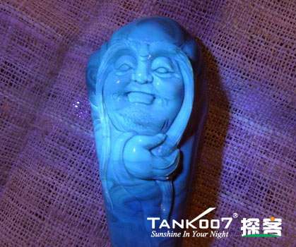 網(wǎng)上用紫光手電鑒定琥珀的帖子這么多,哪個(gè)是真假?